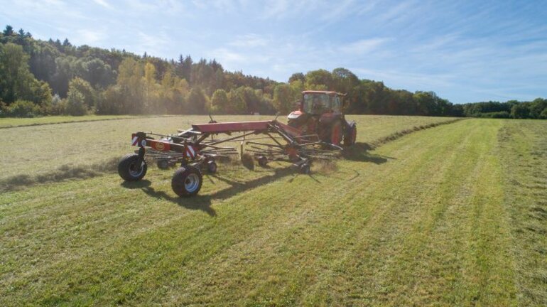 VI-Andex-705-field-hay-11-jpg-gca1x2lqab