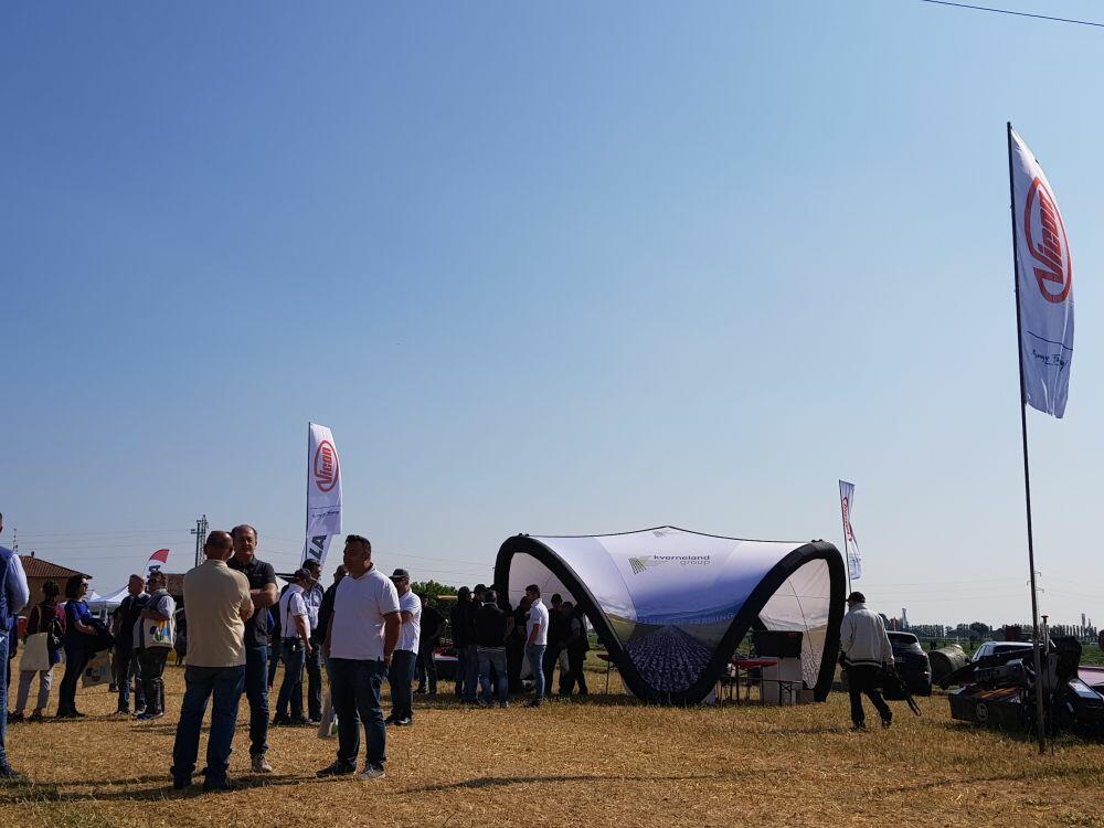 STAND